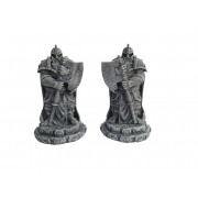 Ziterdes: Dwarf statues with axe