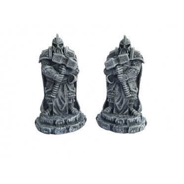 Ziterdes: Dwarf statues with axe